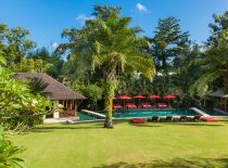 Villa The Beji, Piscine et jardin